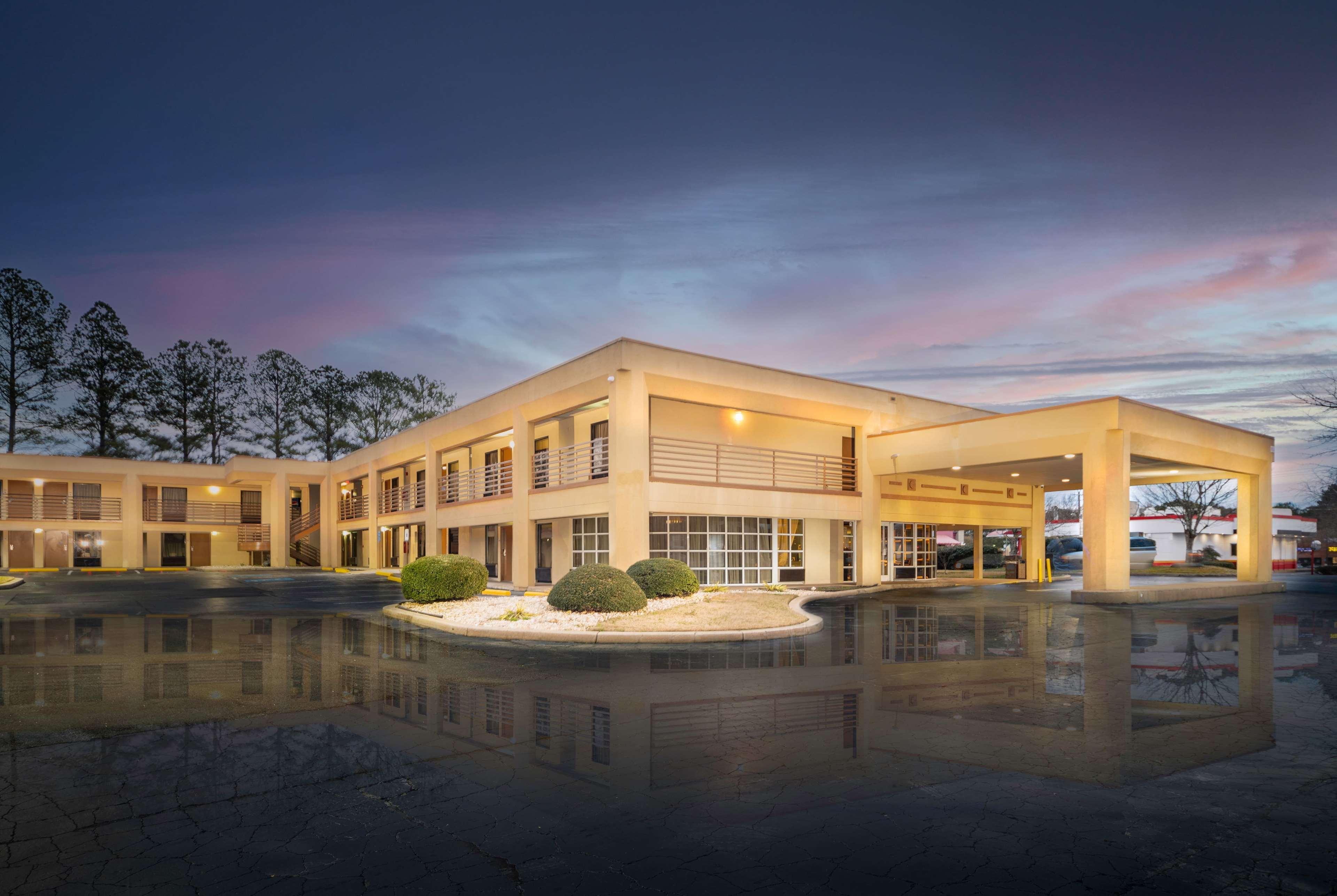Days Inn By Wyndham Atlanta Stone Mountain Exterior foto